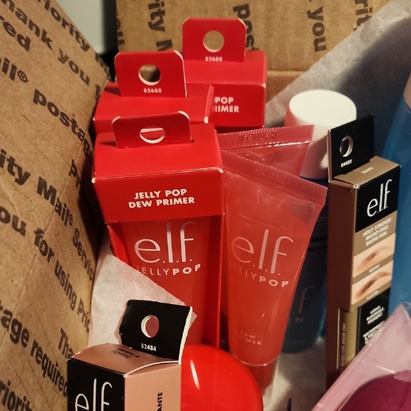 ELF Hydrating Face Primer - Blue and Red - Picture 2 of 5
